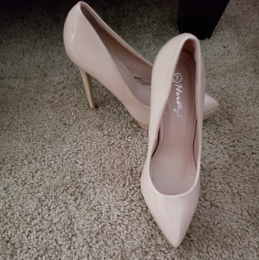 Heels - Picture 4 of 4